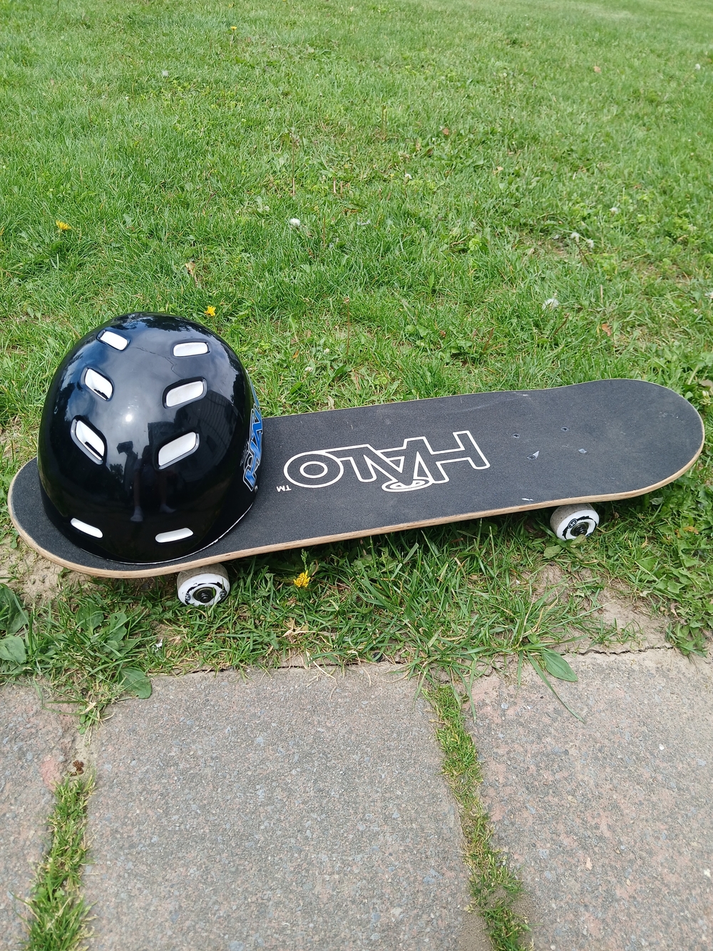 Halo Black Skateboard and Glossy Black Helmet Combo